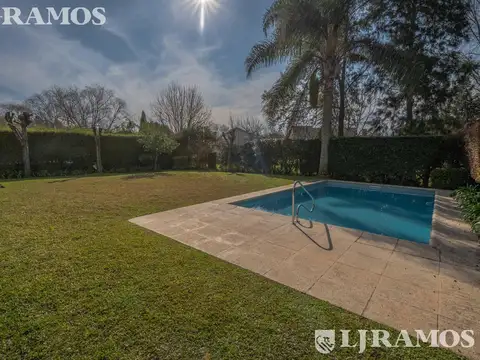 Casa en una sola planta en venta y/o alquiler en Santa Bárbara.