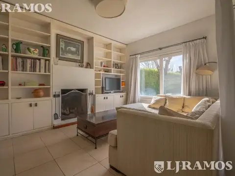 Casa en Alquiler con 2 cocheras