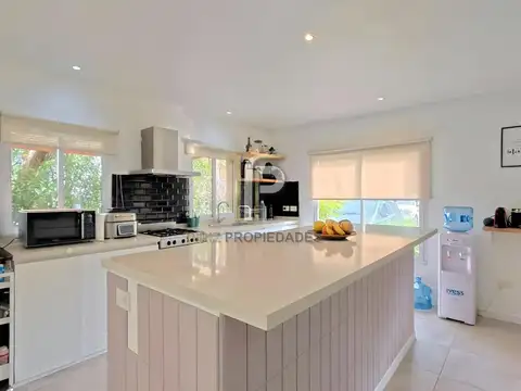 Casa en Venta con 3 cocheras