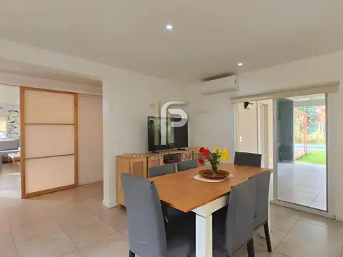 Casa 4 ambientes con 3 baños