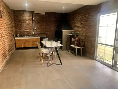 Casa 6 ambientes con 2 baños