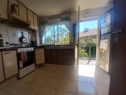 Casa 6 ambientes con 4 baños