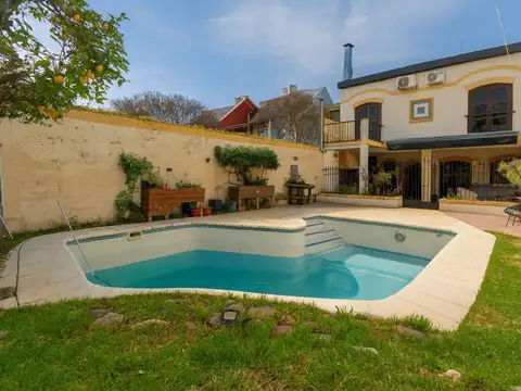 Venta Casa 5 amb V. Urquiza jardin pileta cochera