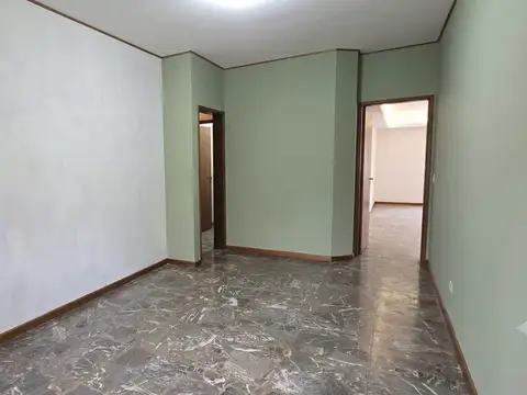 Venta Casa 4 dormitorios cochera y patio Echesortu