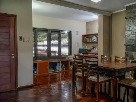 Casa 6 ambientes con 2 baños