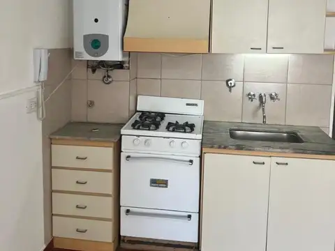 Departamento en Alquiler en Abasto, $ 360.000