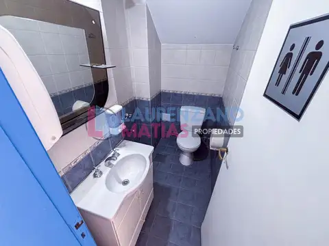 Casa 7 ambientes con 2 baños