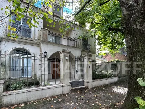 Casa 10 ambientes con 6 baños