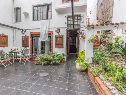 VENTA CASA LOTE PROPIO DE 5 AMBIENTES CON COCHERA Y TERRAZA EN VILLA DEL PARQUE