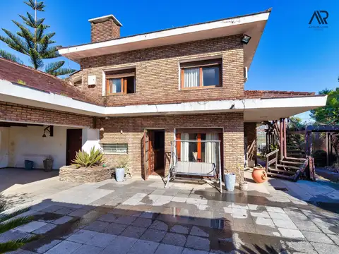 Casa 5 ambientes con 5 baños