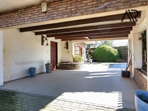 Casa en Venta con 5 cocheras
