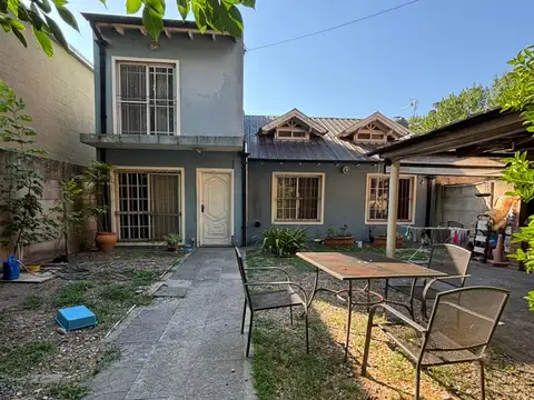 CASA CON PRIMER PISO Y COMODIDADES EN RANELAGH U$S 90.000.-