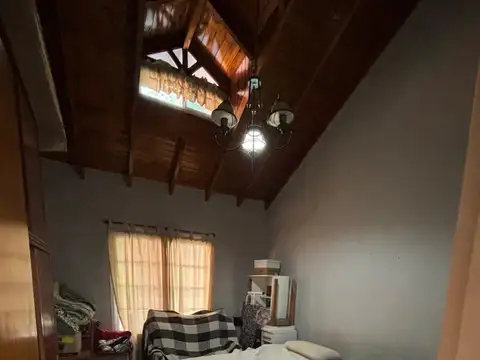CASA CON PRIMER PISO Y COMODIDADES EN RANELAGH U$S 90.000.-