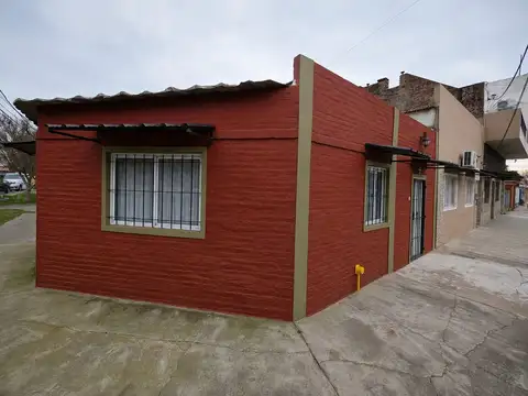 Casa 6 ambientes con 2 baños