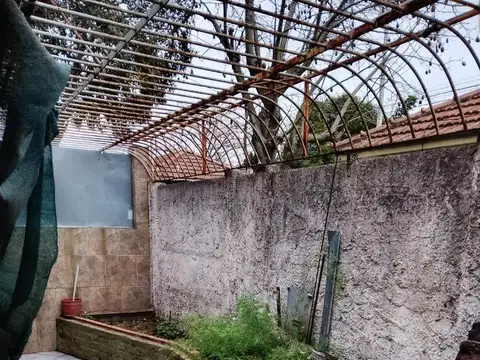 Casa 2 ambientes con 1 baño