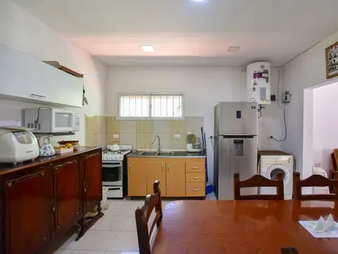 Casa 4 ambientes con 2 baños
