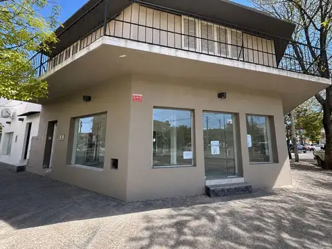 Local comercial en M. T. Alvear esq Urquiza