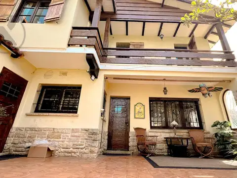 Casa 5 ambientes con 2 baños