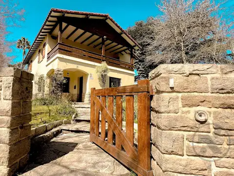 IMPORTANTE | CHALET | EN BARRIO LOS TRONCOS