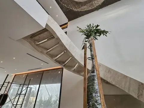 Casa 6 ambientes con 5 baños