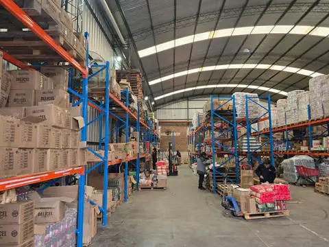 Nave industrial de 750 Mts en Estrada al 1800 - Villa Maipu
