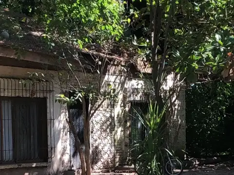 2 Lotes con casa quinta a refaccionar 