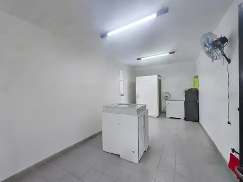 Local en Alquiler en Barrio Granadero Baigorria, $ 350.000