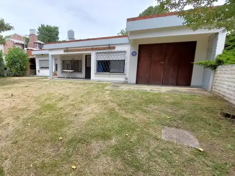 Casa - Venta - Villa Gesell - 4 Ambientes - Gas Natural - Garage