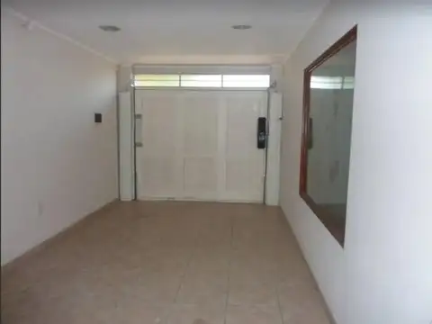 Excelente Casa En Calle Avellaneda 867