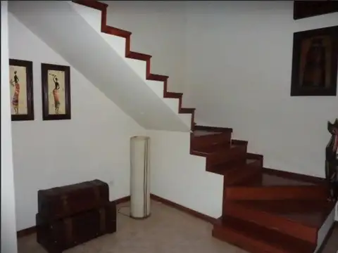 EXCELENTE CASA EN CALLE AVELLANEDA 867