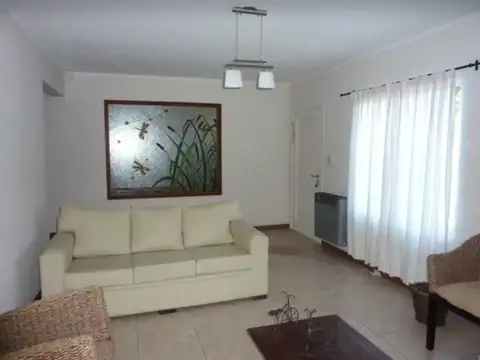 Excelente Casa En Calle Avellaneda 867