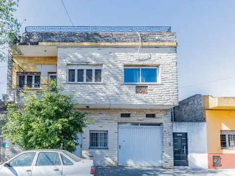 Vivienda multifamiliar en Munro – 3  Departamentos tipo PH + Terraza + cocheras + patio central