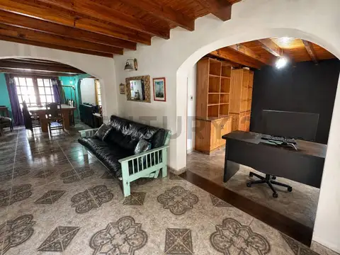Casa 5 ambientes con 3 baños