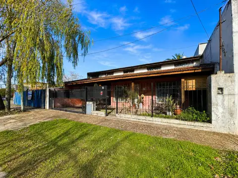 CASA 5 AMB CON PILETA EN MUÑIZ