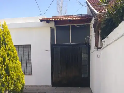 Casa 4 ambientes con 1 baño