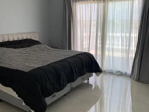 Casa en Venta a la laguna en Barrio San Sebastián. A8. Pilar