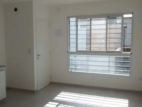 Local en Alquiler en Luis Agote, $ 250.000