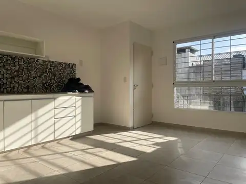 SHOWROOM EN COMPLEJO DE OFICINAS/ CONSULTORIOS $ 250.000