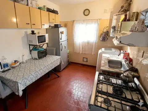 VENTA CASA 3 AMBIENTES CASTELAR JARDÍN COCHERA