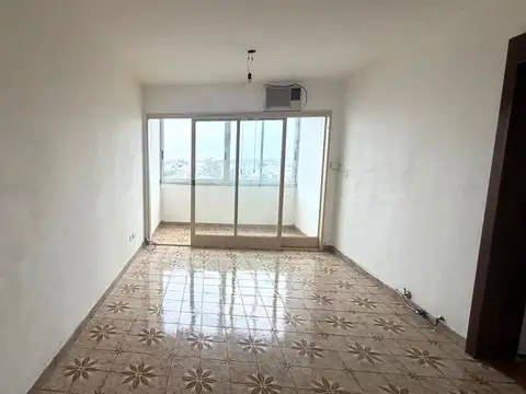 Curuzú Cuatiá 2400, Piso 8