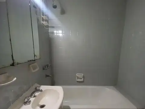 2 AMB PISO ALTO SOBRE AV. DEL LIBERTADOR - Opcional cochera