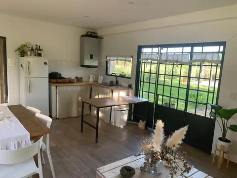 Casa 4 ambientes con 2 baños