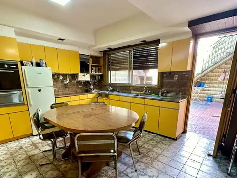 Casa 6 ambientes con 3 baños