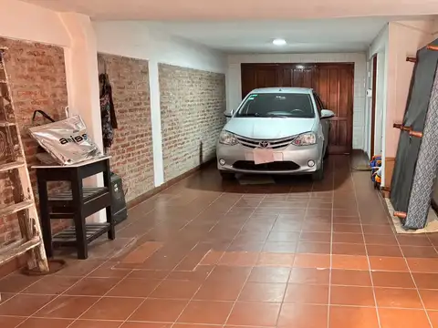 Casa en Venta en Barrio Parque, USD 240.000