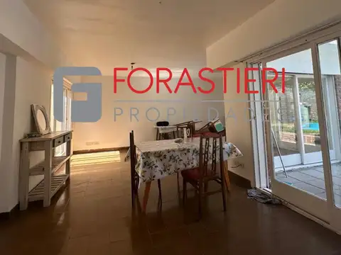 Casa en Alquiler con 3 cocheras