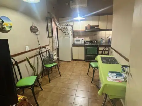 Casa 4 amb. Sobre Lote de 10 x 17 mts.