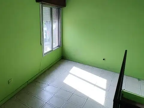 BUENA CASA 4 AMB C/COCHERA Y PATIO!