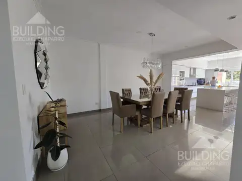 Casa en venta 4 dormitorios - cochera - parque y pileta - zona casco - La Plata