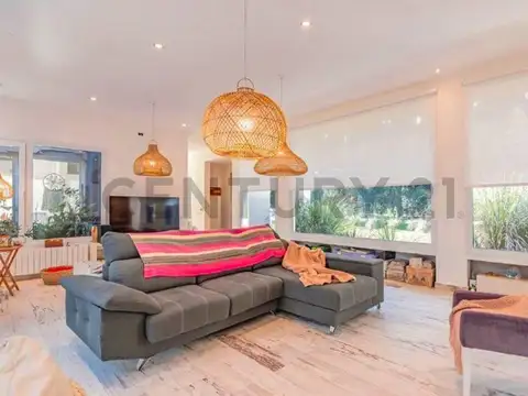 Casa 7 ambientes con 3 baños