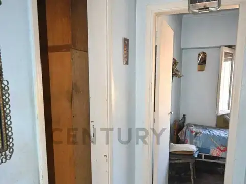 VENTA DE  CASA EN BANFIELD 4 AMBIENTES A REMODELAR -GRAN LOTE CON SALIDA A DOS CALLES